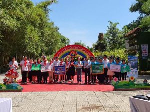 trao giải cho các đội tham gia